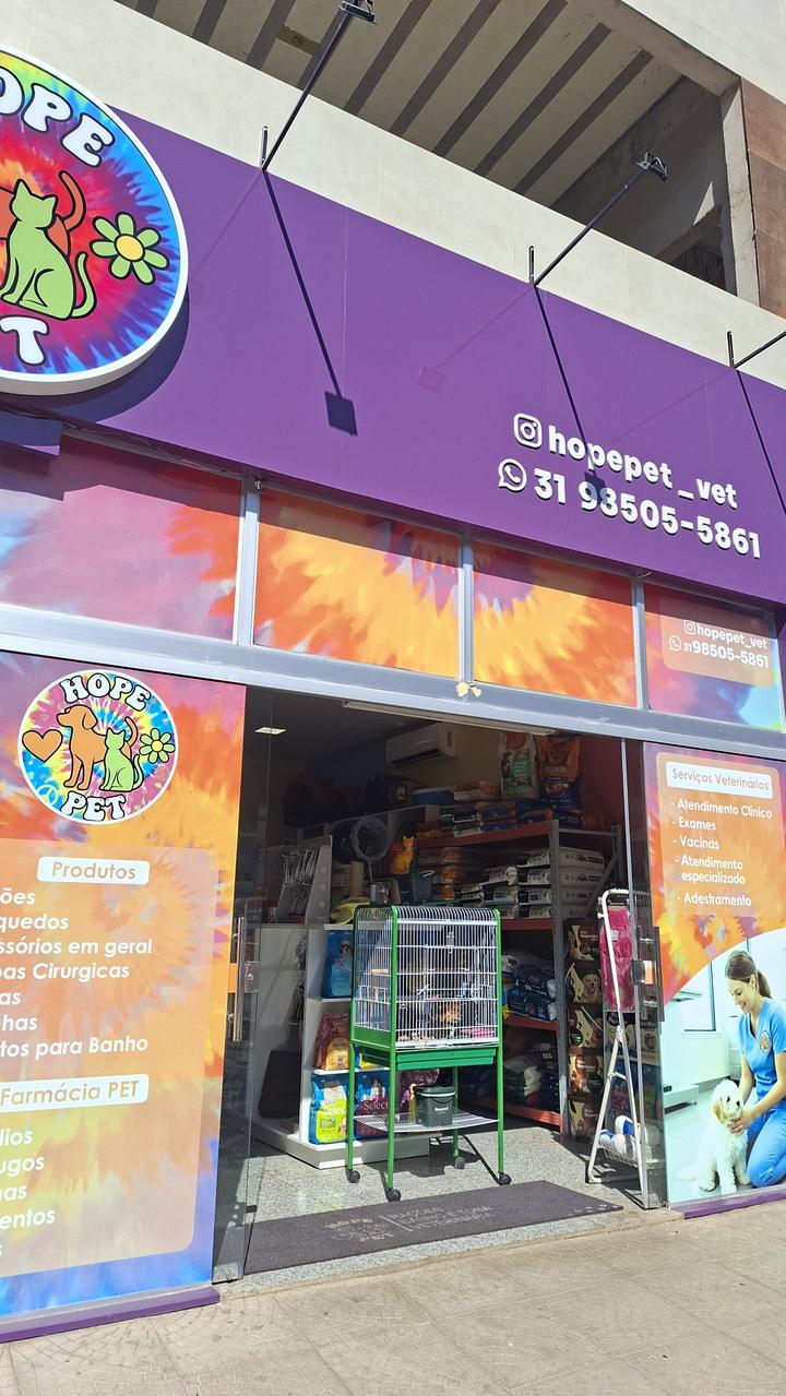 Fachada roxa e tie-dye da Hope Pet Shop