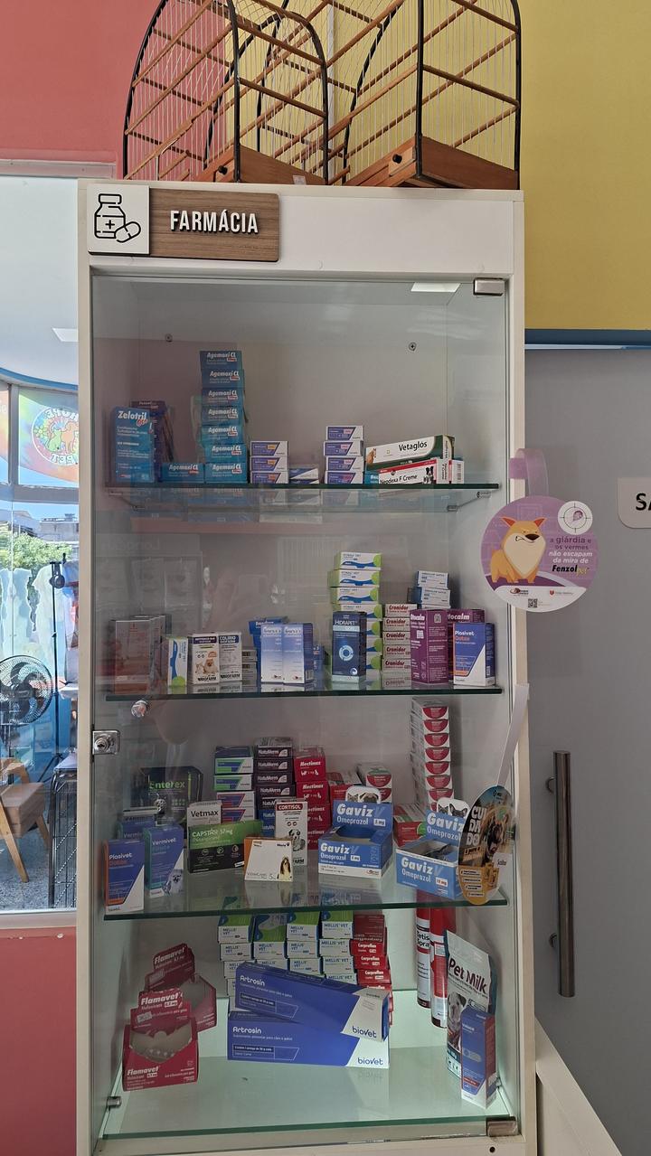 Vitrine da farmácia veterinária